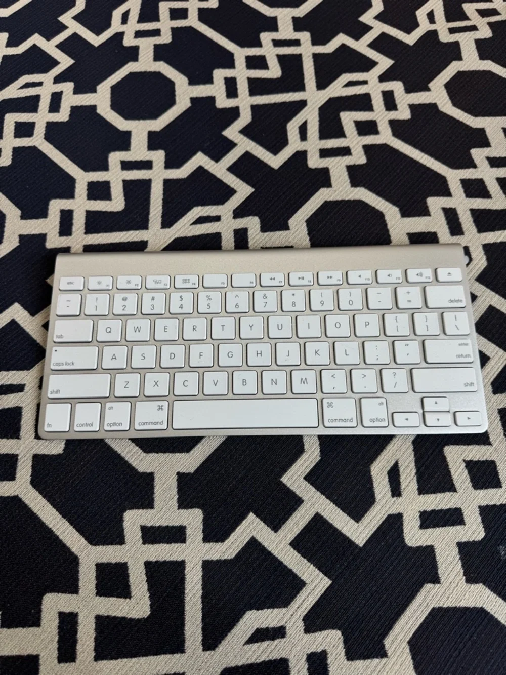 Apple Wireless Keyboard A1314 Aluminum Bluetooth Keyboard Silver White